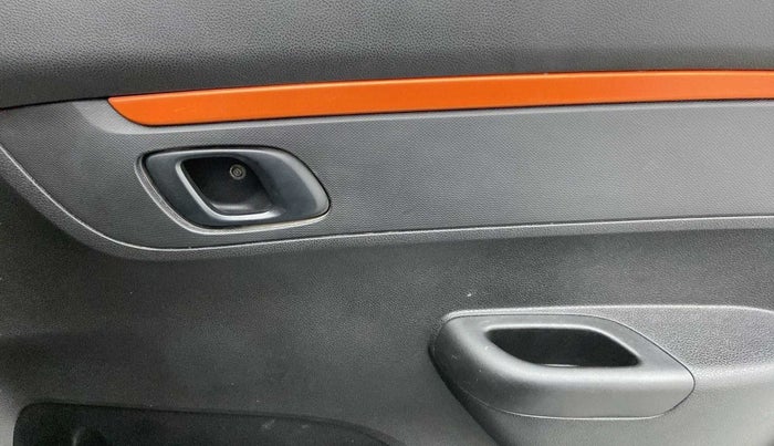 2018 Renault Kwid CLIMBER 1.0 AMT, Petrol, Automatic, 58,851 km, Driver Side Door Panels Control