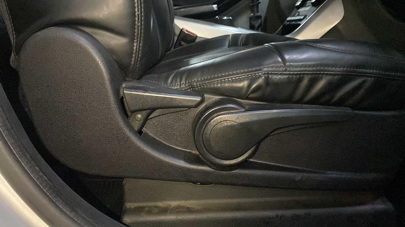 2018 Tata NEXON XZ PETROL, CNG, Manual, 67,663 km, Driver Side Adjustment Panel