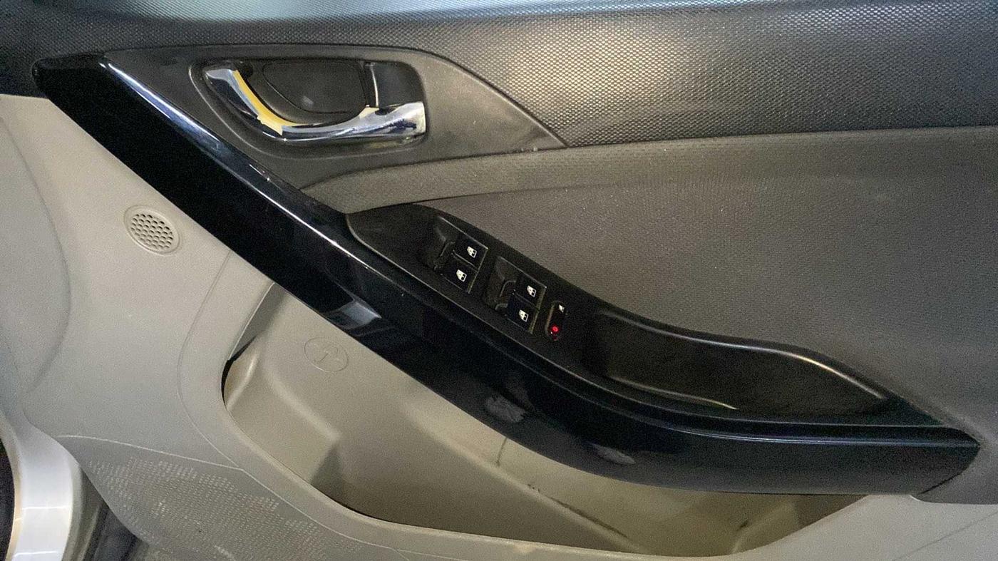 2018 Tata NEXON XZ PETROL, CNG, Manual, 67,663 km, Driver Side Door Panels Control