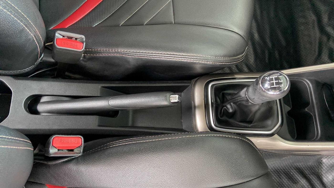 2018 Maruti IGNIS ZETA 1.2, Petrol, Manual, 76,167 km, Gear Lever
