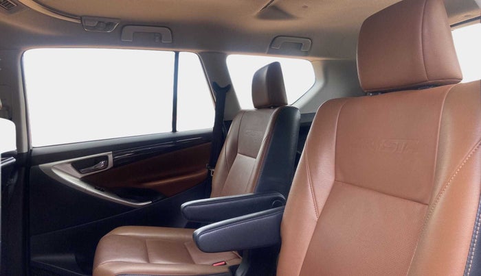 2021 Toyota Innova Crysta 2.4 ZX AT 7 STR, Diesel, Automatic, 34,467 km, Right Side Rear Door Cabin