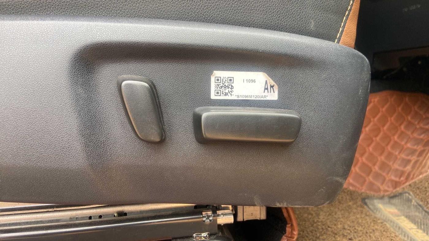 2021 Toyota Innova Crysta 2.4 ZX AT 7 STR, Diesel, Automatic, 34,467 km, Driver Side Adjustment Panel