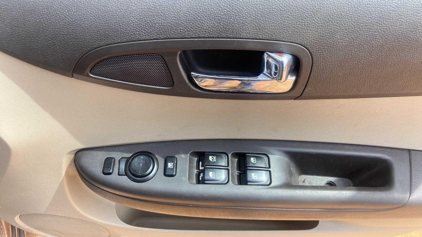 2013 Hyundai i20 ASTA 1.2, Petrol, Manual, 61,116 km, Driver Side Door Panels Control