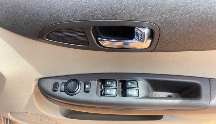 2013 Hyundai i20 ASTA 1.2, Petrol, Manual, 61,116 km, Driver Side Door Panels Control