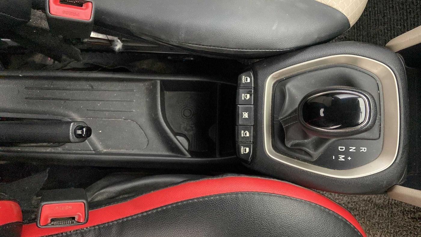 2020 Hyundai NEW SANTRO SPORTZ AMT, Petrol, Automatic, 72,395 km, Gear Lever