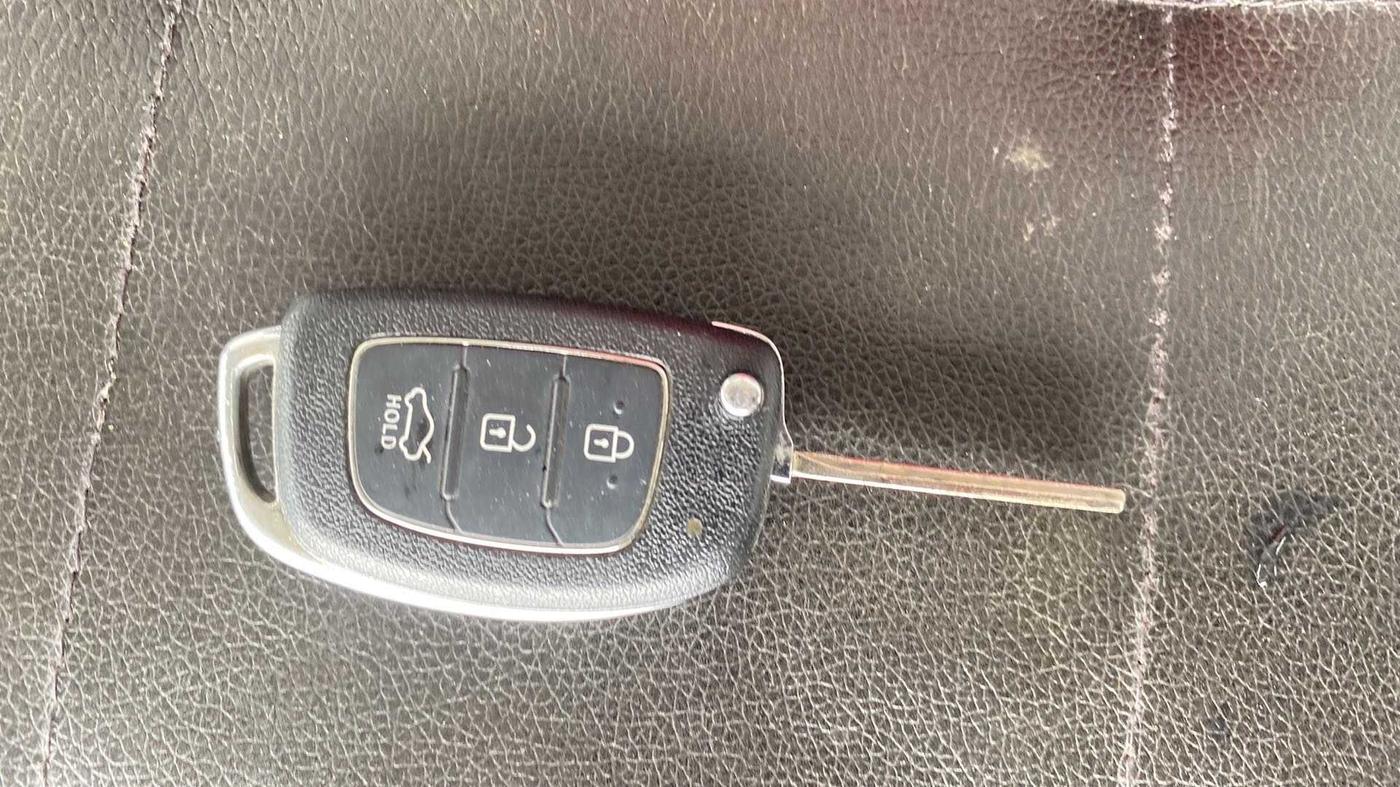 2016 Hyundai Verna 1.6 VTVT SX, Petrol, Manual, 95,213 km, Key Close Up