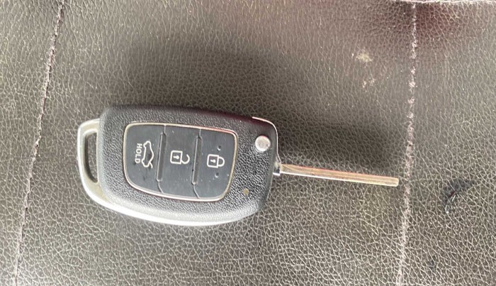 2016 Hyundai Verna 1.6 VTVT SX, Petrol, Manual, 95,213 km, Key Close Up