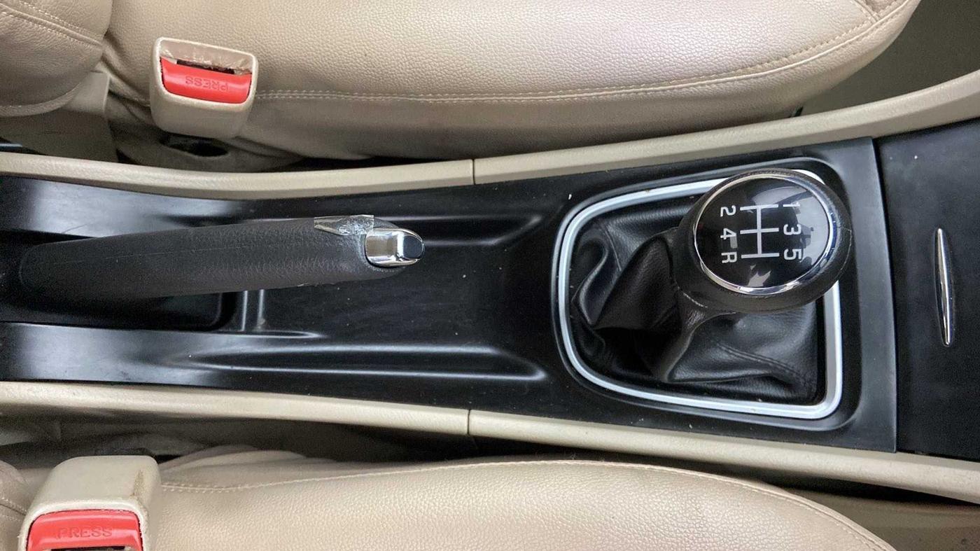 2016 Maruti Ciaz VXI+, Petrol, Manual, 79,933 km, Gear Lever