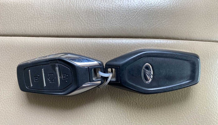 2017 Mahindra XUV500 W10, Diesel, Manual, 70,288 km, Key Close Up