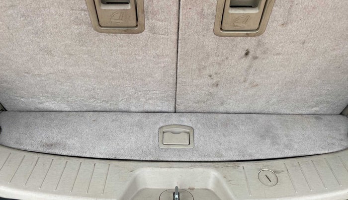 2017 Mahindra XUV500 W10, Diesel, Manual, 70,288 km, Boot Inside