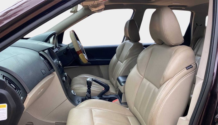 2017 Mahindra XUV500 W10, Diesel, Manual, 70,288 km, Right Side Front Door Cabin