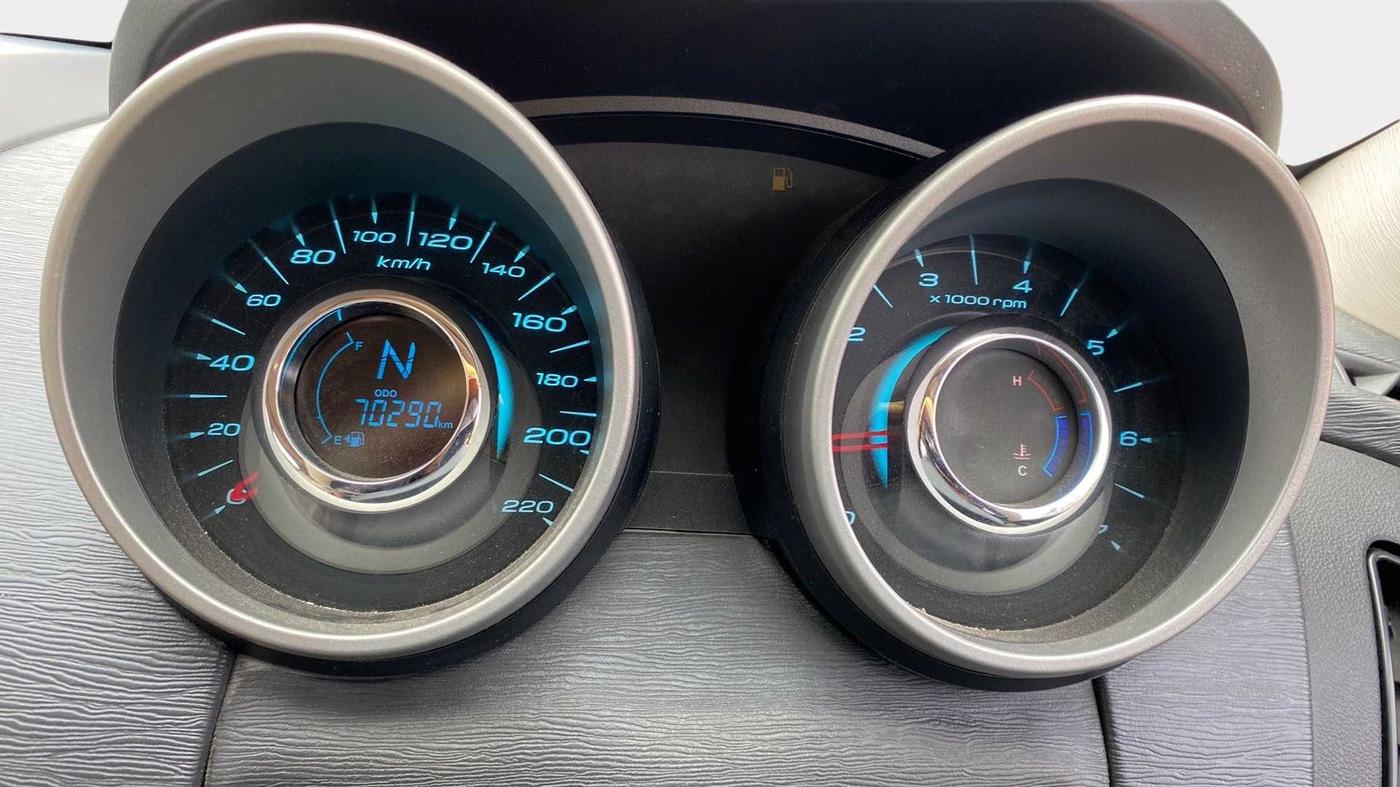 2017 Mahindra XUV500 W10, Diesel, Manual, 70,288 km, Odometer Image