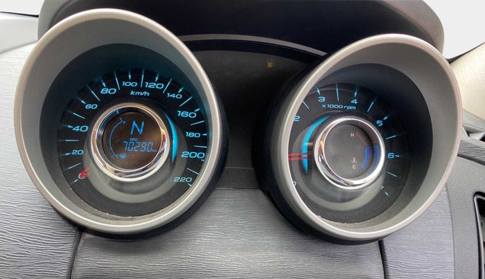 2017 Mahindra XUV500 W10, Diesel, Manual, 70,288 km, Odometer Image