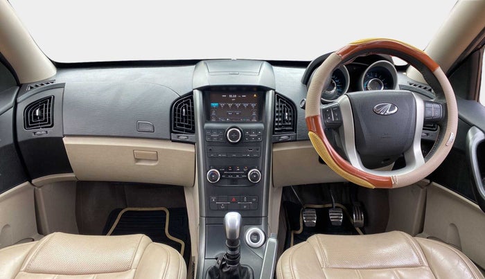 2017 Mahindra XUV500 W10, Diesel, Manual, 70,288 km, Dashboard