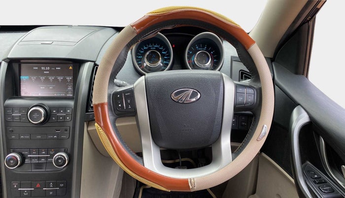 2017 Mahindra XUV500 W10, Diesel, Manual, 70,288 km, Steering Wheel Close Up