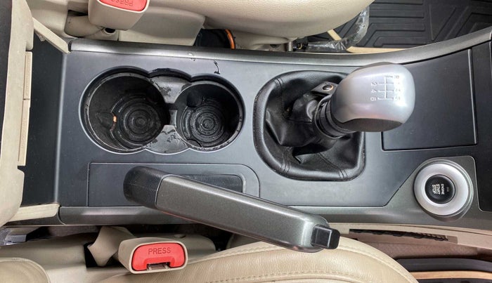 2017 Mahindra XUV500 W10, Diesel, Manual, 70,288 km, Gear Lever