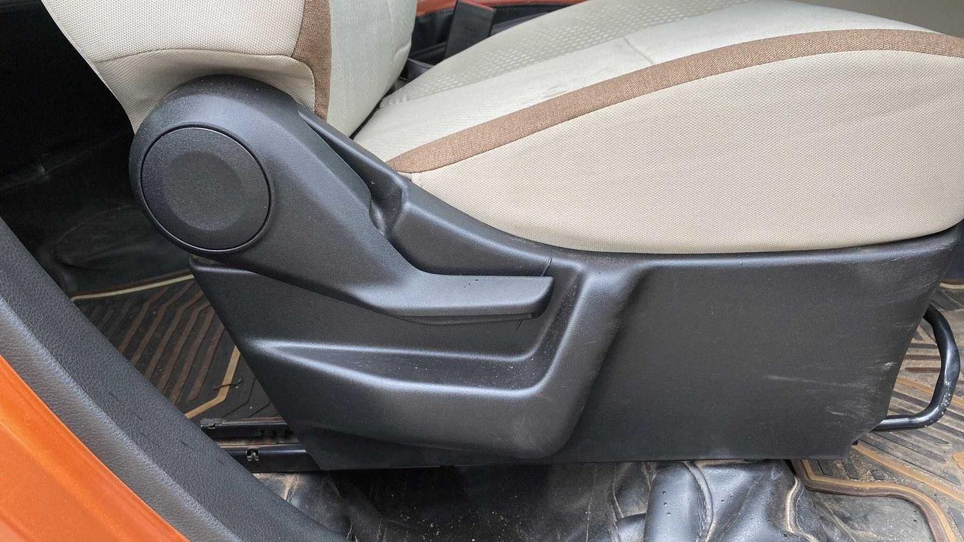 2019 Maruti New Wagon-R VXI 1.2, Petrol, Manual, 47,722 km, Driver Side Adjustment Panel