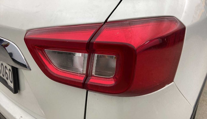 2021 Maruti Vitara Brezza VXI AT SHVS, Petrol, Automatic, 30,056 km, Right tail light - Minor damage