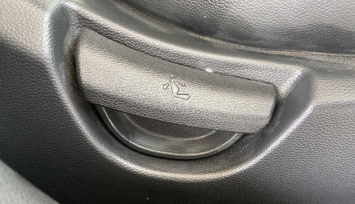 2019 Hyundai Grand i10 MAGNA 1.2 KAPPA VTVT, Petrol, Manual, 62,081 km, Driver Side Adjustment Panel