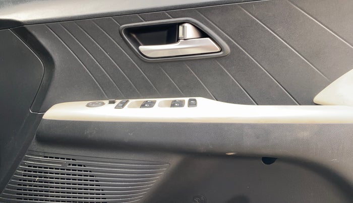 2023 Hyundai Verna S MT 1.5 MPI, Petrol, Manual, 24,896 km, Driver Side Door Panels Control