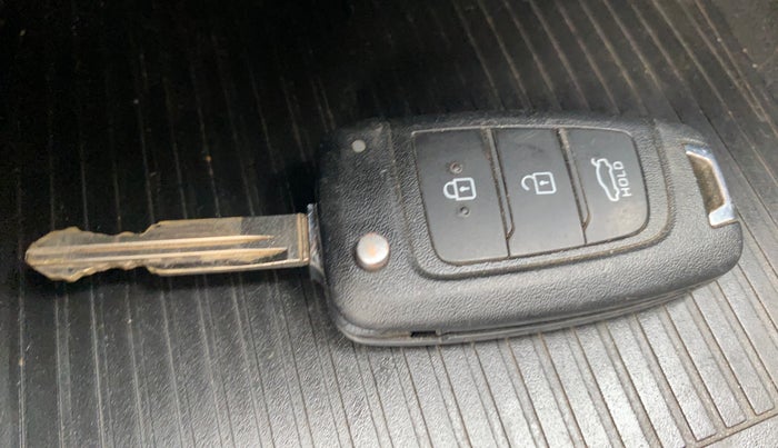 2023 Hyundai Verna S MT 1.5 MPI, Petrol, Manual, 24,896 km, Key Close Up