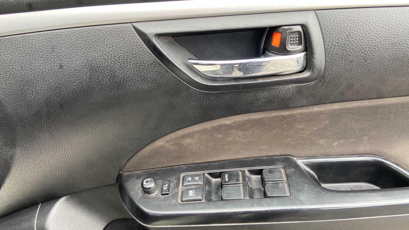 2015 Maruti Swift VXI, Petrol, Manual, 40,420 km, Driver Side Door Panels Control