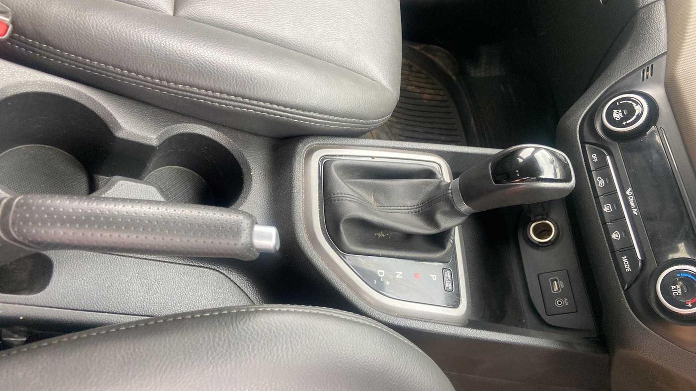 2017 Hyundai Creta SX PLUS AT 1.6 PETROL, Petrol, Automatic, 98,542 km, Gear Lever