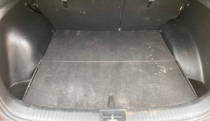 2017 Hyundai Creta SX PLUS AT 1.6 PETROL, Petrol, Automatic, 98,542 km, Boot Inside