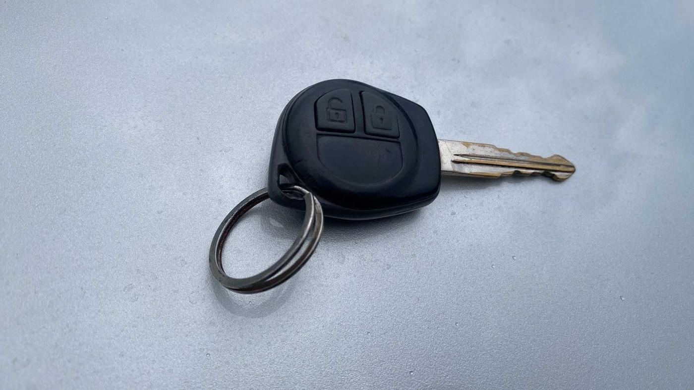 2017 Maruti Swift VXI, Petrol, Manual, 42,678 km, Key Close Up