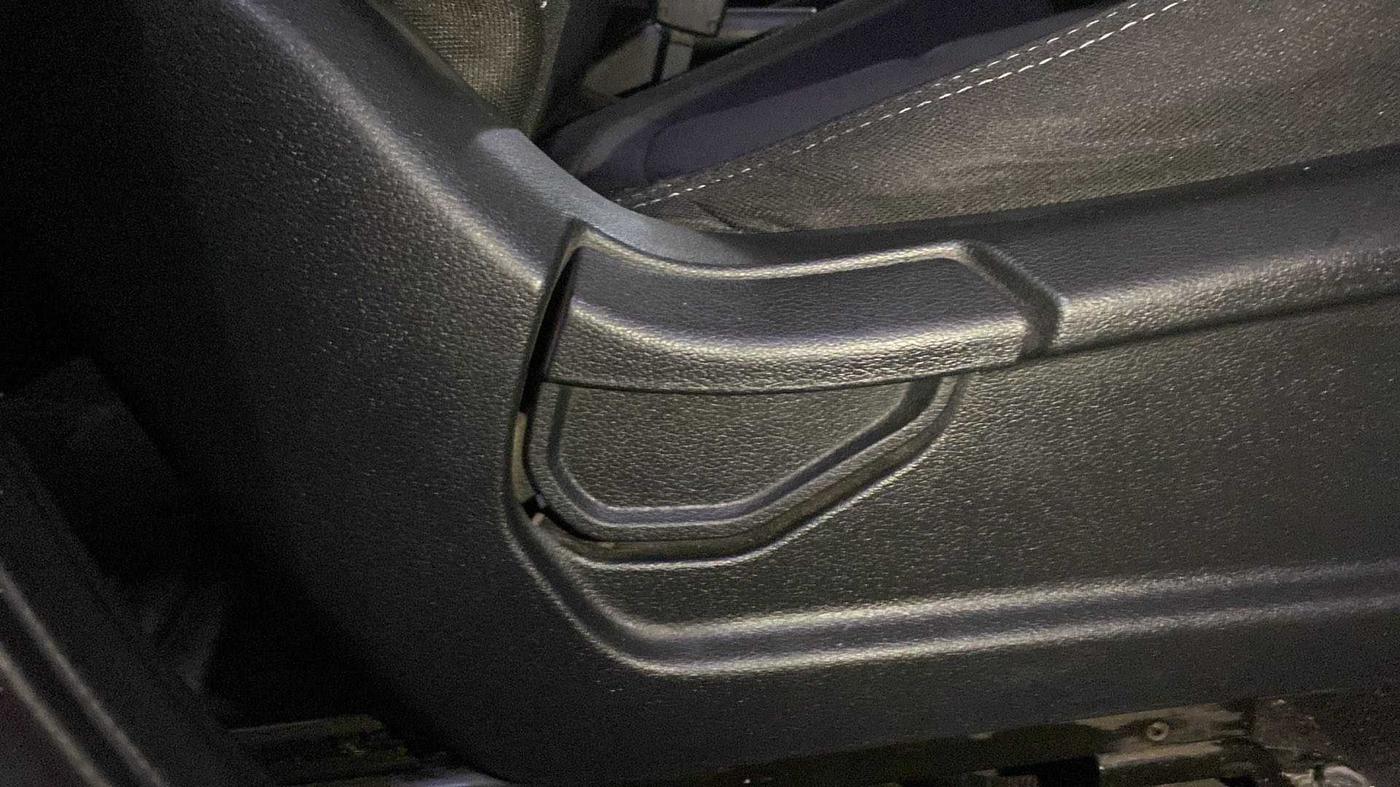 2020 Hyundai VENUE S 1.2, Petrol, Manual, 32,656 km, Driver Side Adjustment Panel