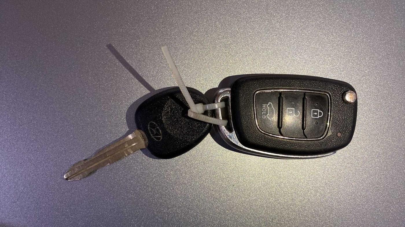 2020 Hyundai VENUE S 1.2, Petrol, Manual, 32,656 km, Key Close Up