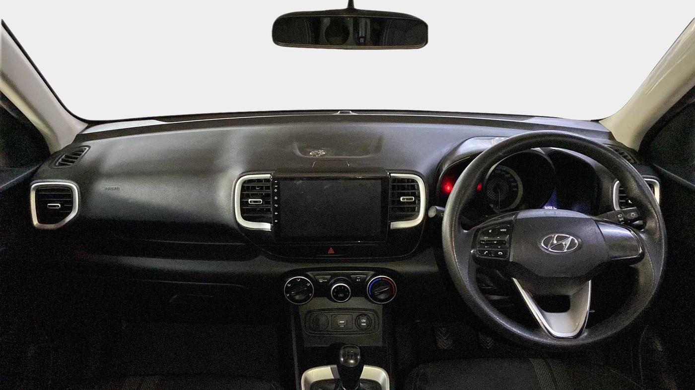2020 Hyundai VENUE S 1.2, Petrol, Manual, 32,656 km, Dashboard