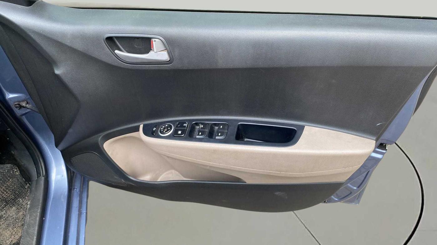 2014 Hyundai Xcent SX 1.2 (O), Petrol, Manual, 89,847 km, Driver Side Door Panels Control