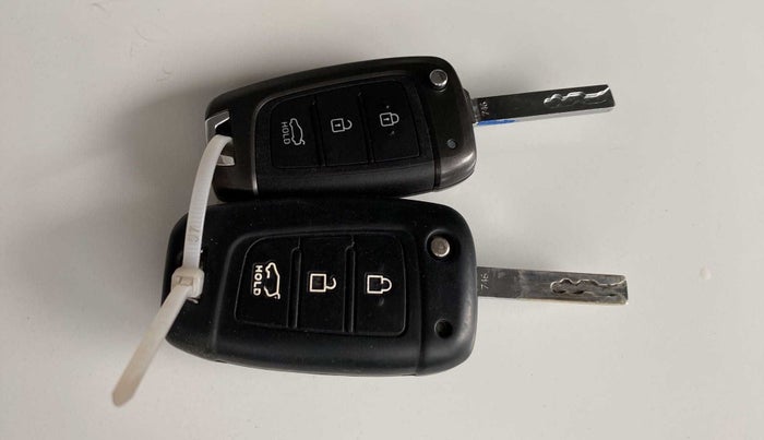 2018 Hyundai Verna 1.4 EX PETROL, Petrol, Manual, 43,239 km, Key Close Up