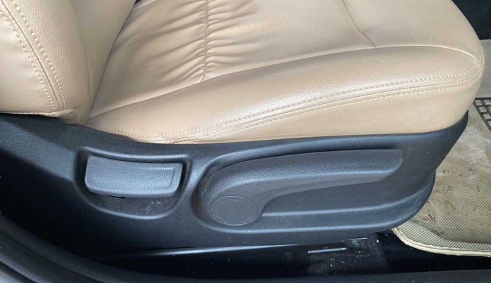 2018 Hyundai Verna 1.4 EX PETROL, Petrol, Manual, 43,239 km, Driver Side Adjustment Panel