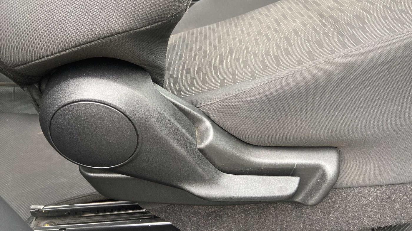 2019 Maruti IGNIS DELTA 1.2 AMT, Petrol, Automatic, 37,400 km, Driver Side Adjustment Panel