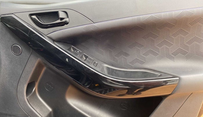 2021 Tata NEXON XZA PLUS (O) PETROL DARK EDITION, Petrol, Automatic, 28,606 km, Driver Side Door Panels Control