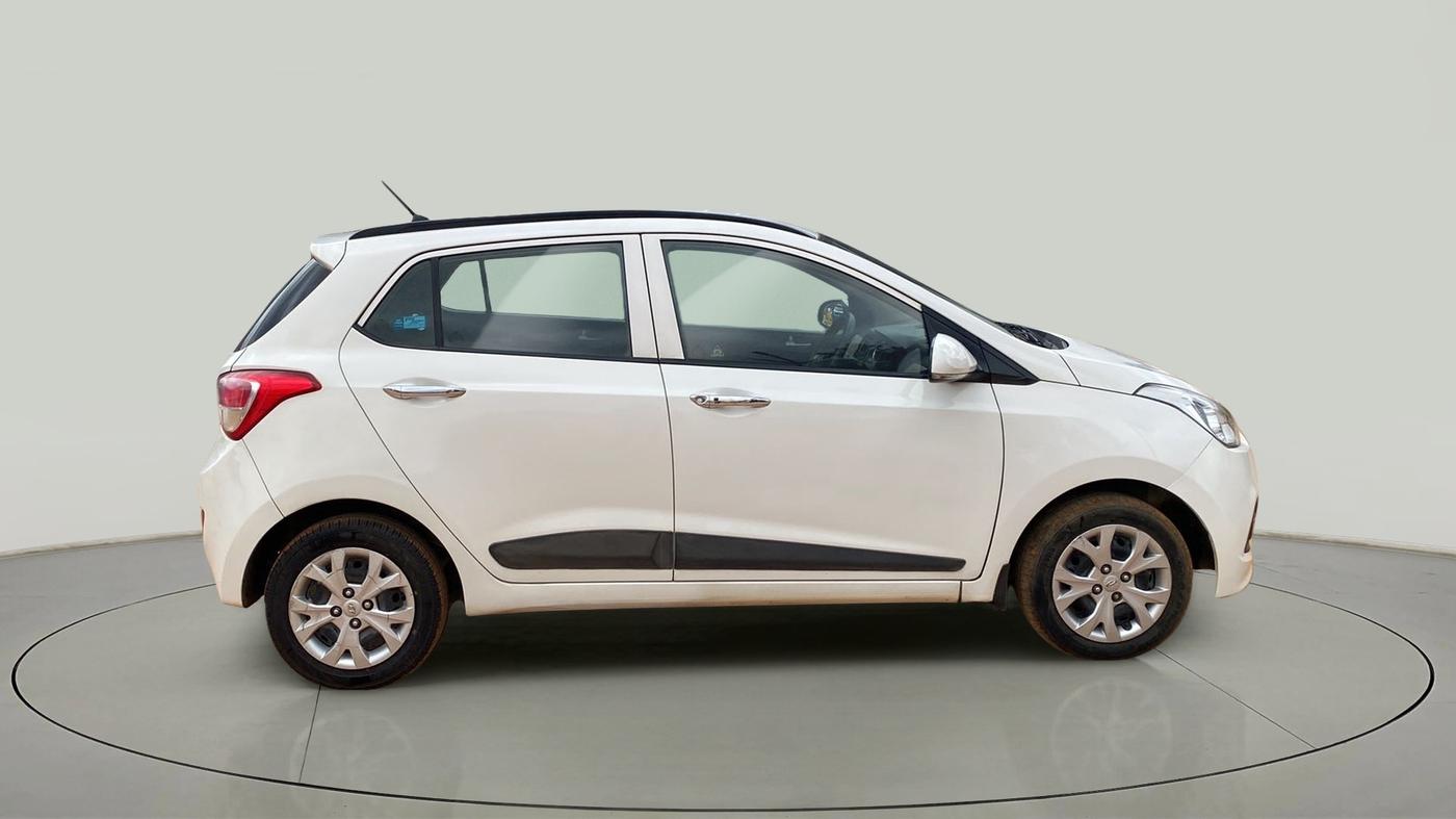 2014 Hyundai Grand i10 SPORTZ AT 1.2 KAPPA VTVT, Petrol, Automatic, 61,541 km, Right Side View