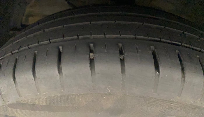 2022 Maruti Swift ZXI PLUS DUAL TONE, Petrol, Manual, 44,624 km, Left Front Tyre Tread