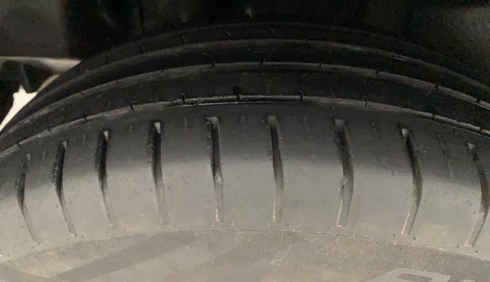 2022 Maruti Swift ZXI PLUS DUAL TONE, Petrol, Manual, 44,624 km, Right Rear Tyre Tread