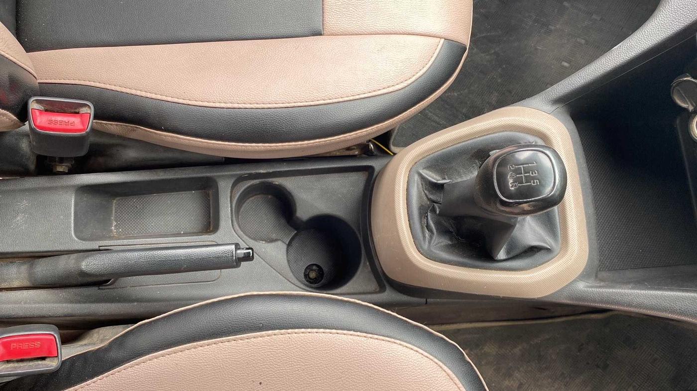 2018 Hyundai Xcent E+, CNG, Manual, 78,690 km, Gear Lever