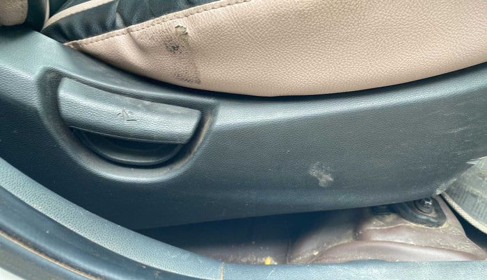 2018 Hyundai Xcent E+, CNG, Manual, 78,690 km, Driver Side Adjustment Panel