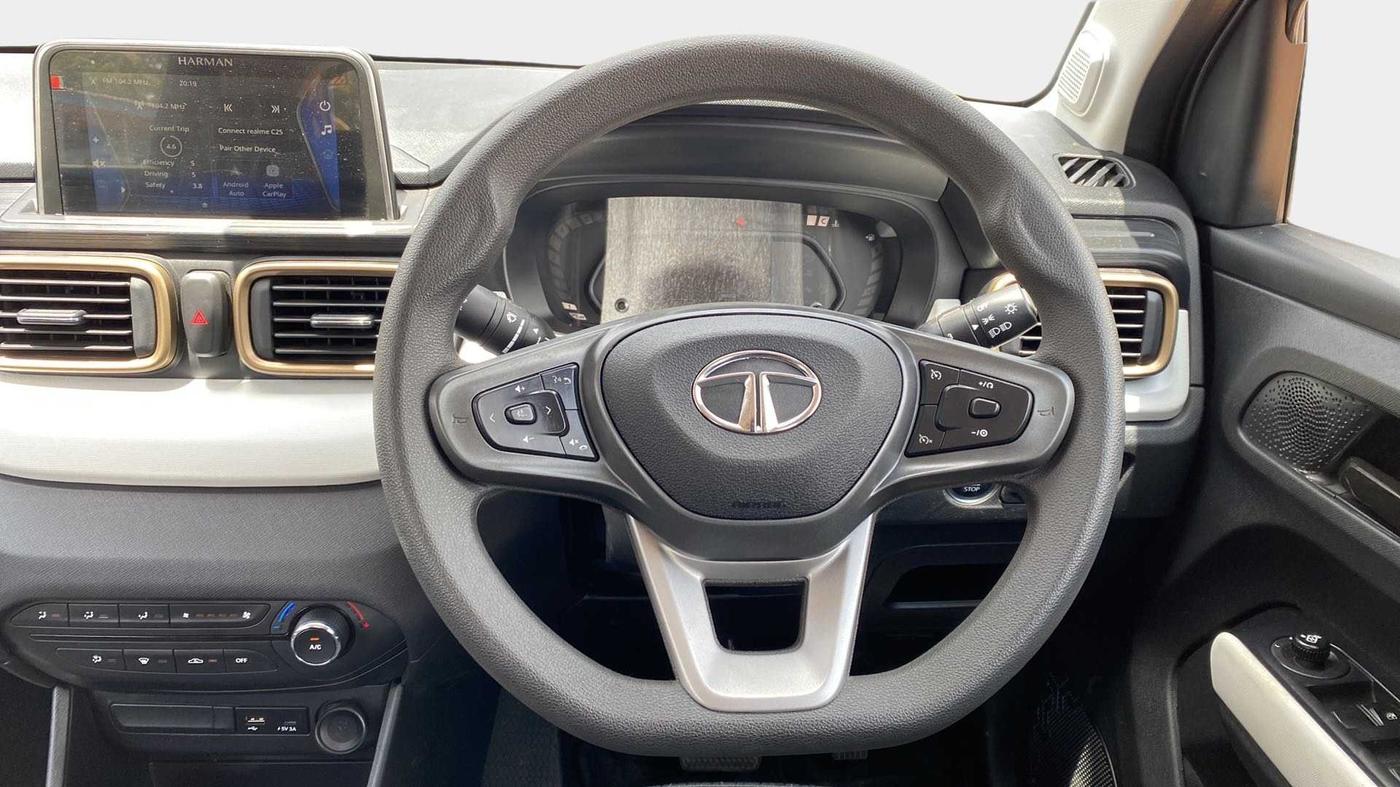 2023 Tata PUNCH ACCOMPLISHED DAZZLE PACK AMT, Petrol, Automatic, 1,799 km, Steering Wheel Close Up