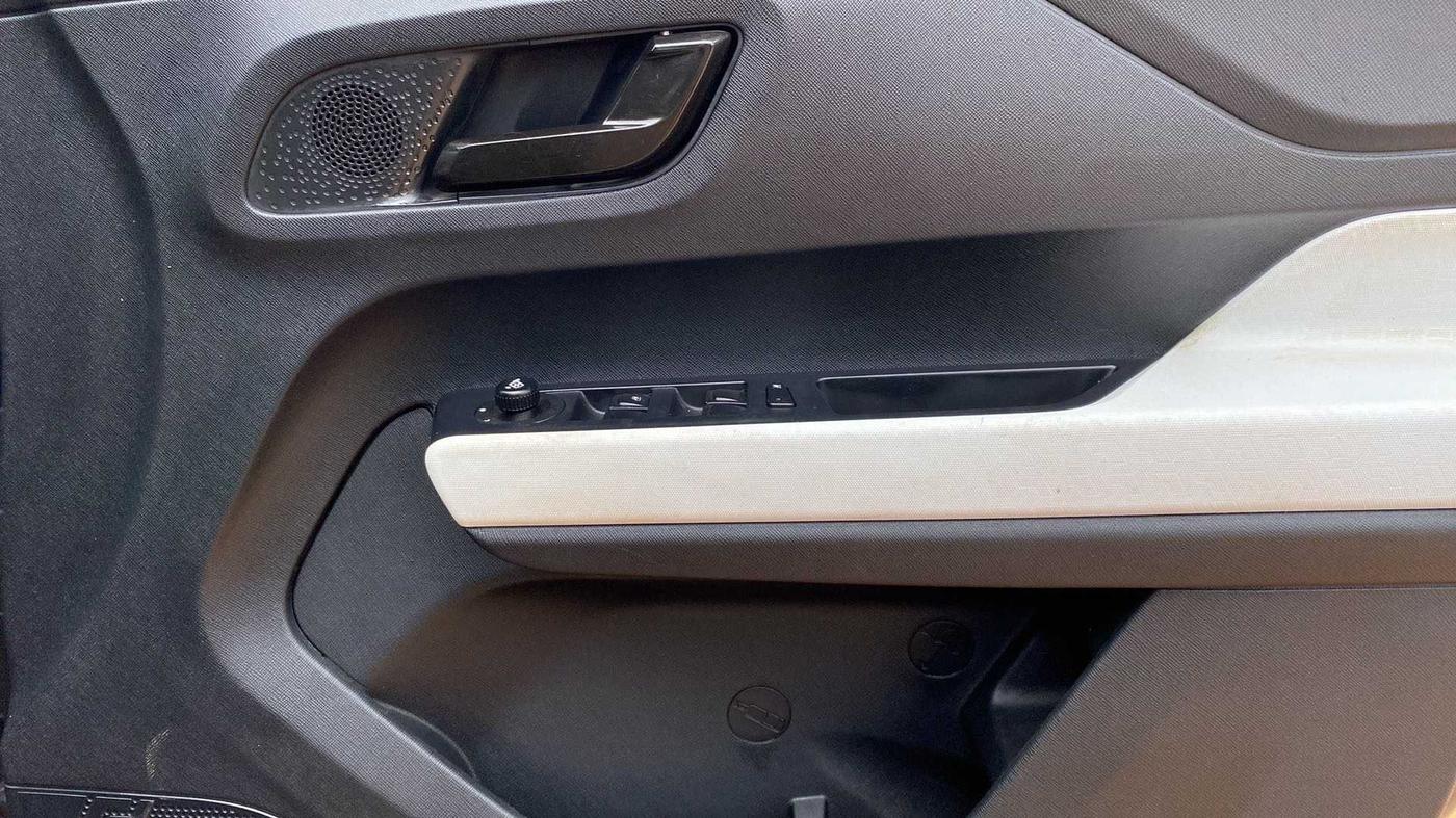 2023 Tata PUNCH ACCOMPLISHED DAZZLE PACK AMT, Petrol, Automatic, 1,799 km, Driver Side Door Panels Control