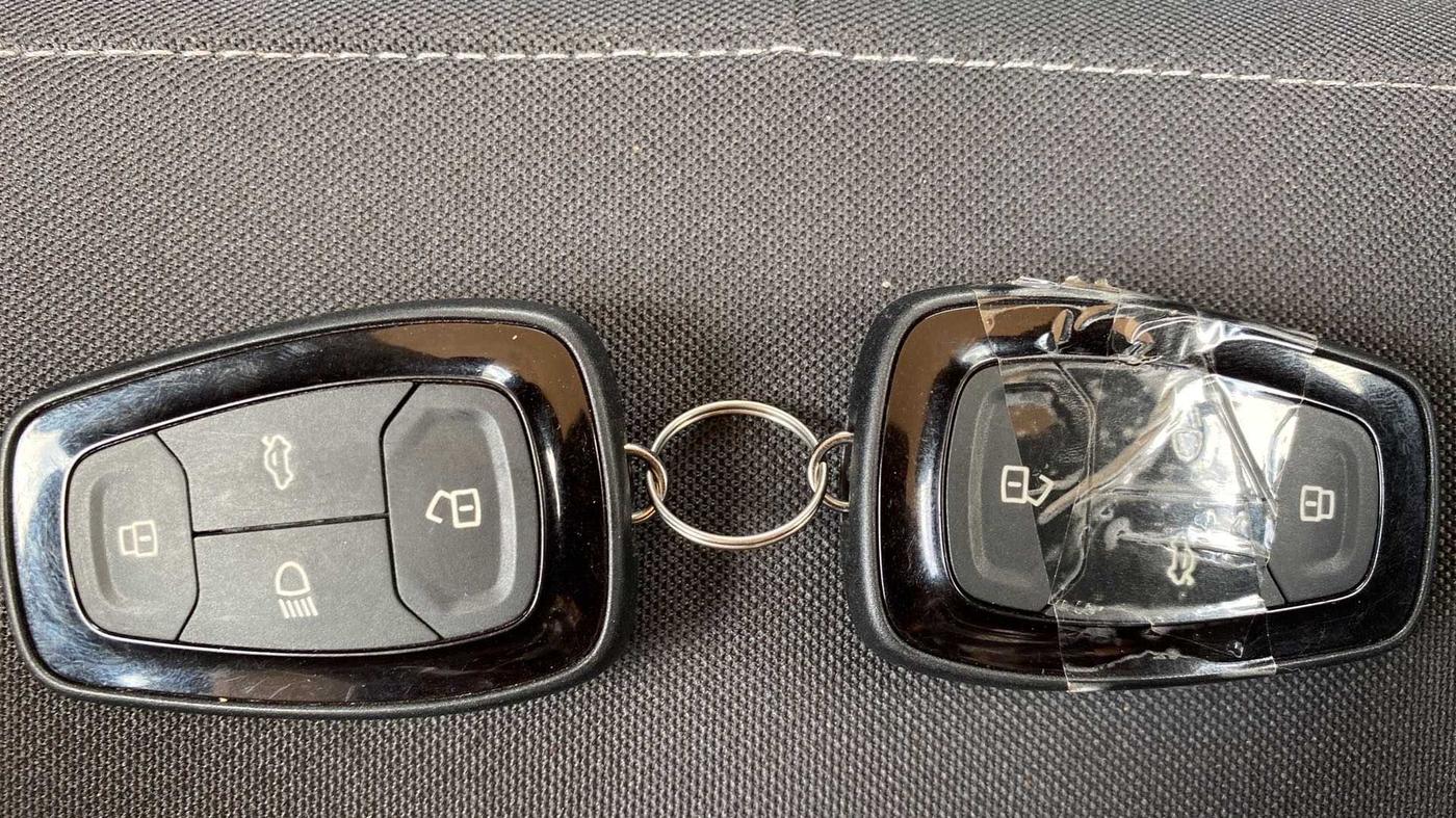 2023 Tata PUNCH ACCOMPLISHED DAZZLE PACK AMT, Petrol, Automatic, 1,799 km, Key Close Up