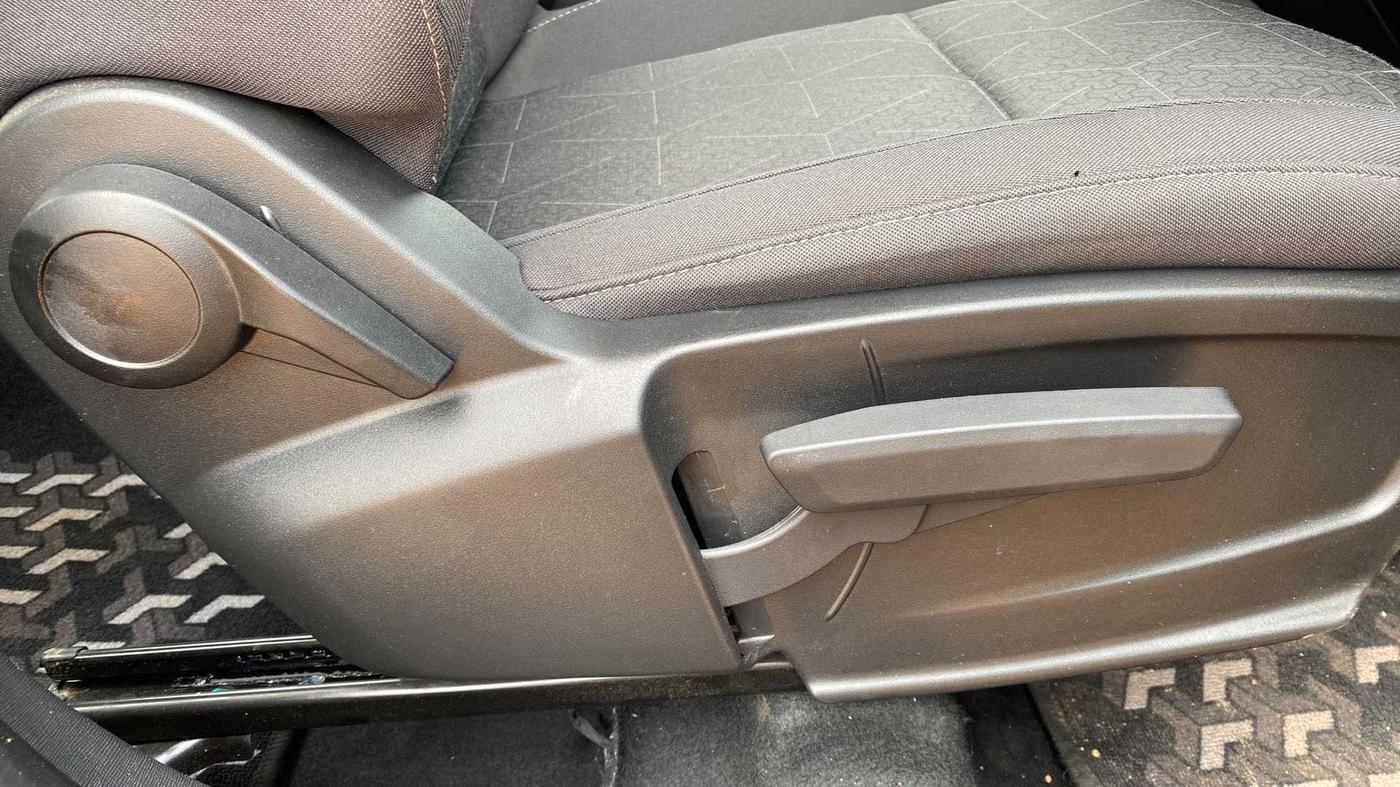 2023 Tata PUNCH ACCOMPLISHED DAZZLE PACK AMT, Petrol, Automatic, 1,799 km, Driver Side Adjustment Panel