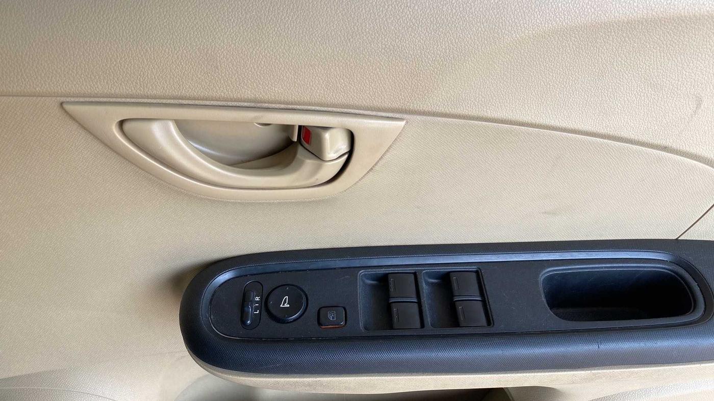 2018 Honda Amaze 1.2L I-VTEC S OPT, Petrol, Manual, 58,138 km, Driver Side Door Panels Control