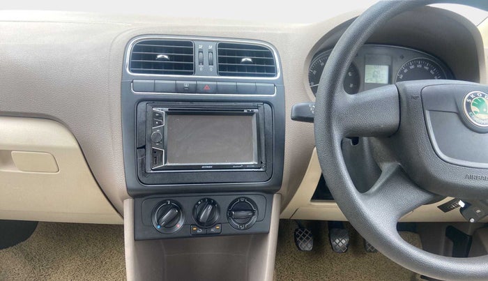 2012 Skoda Rapid AMBITION 1.6 MPI MT, Petrol, Manual, 80,262 km, Air Conditioner