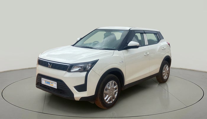 2023 Mahindra XUV300 W4 1.2 PETROL, Petrol, Manual, 6,978 km, Left Front Diagonal