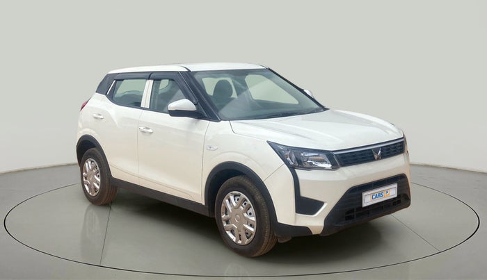 2023 Mahindra XUV300 W4 1.2 PETROL, Petrol, Manual, 6,978 km, Right Front Diagonal